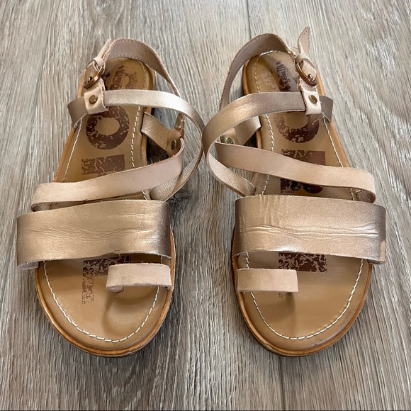 Sorel Ella Criss Cross Sandals - Picture 4 of 13